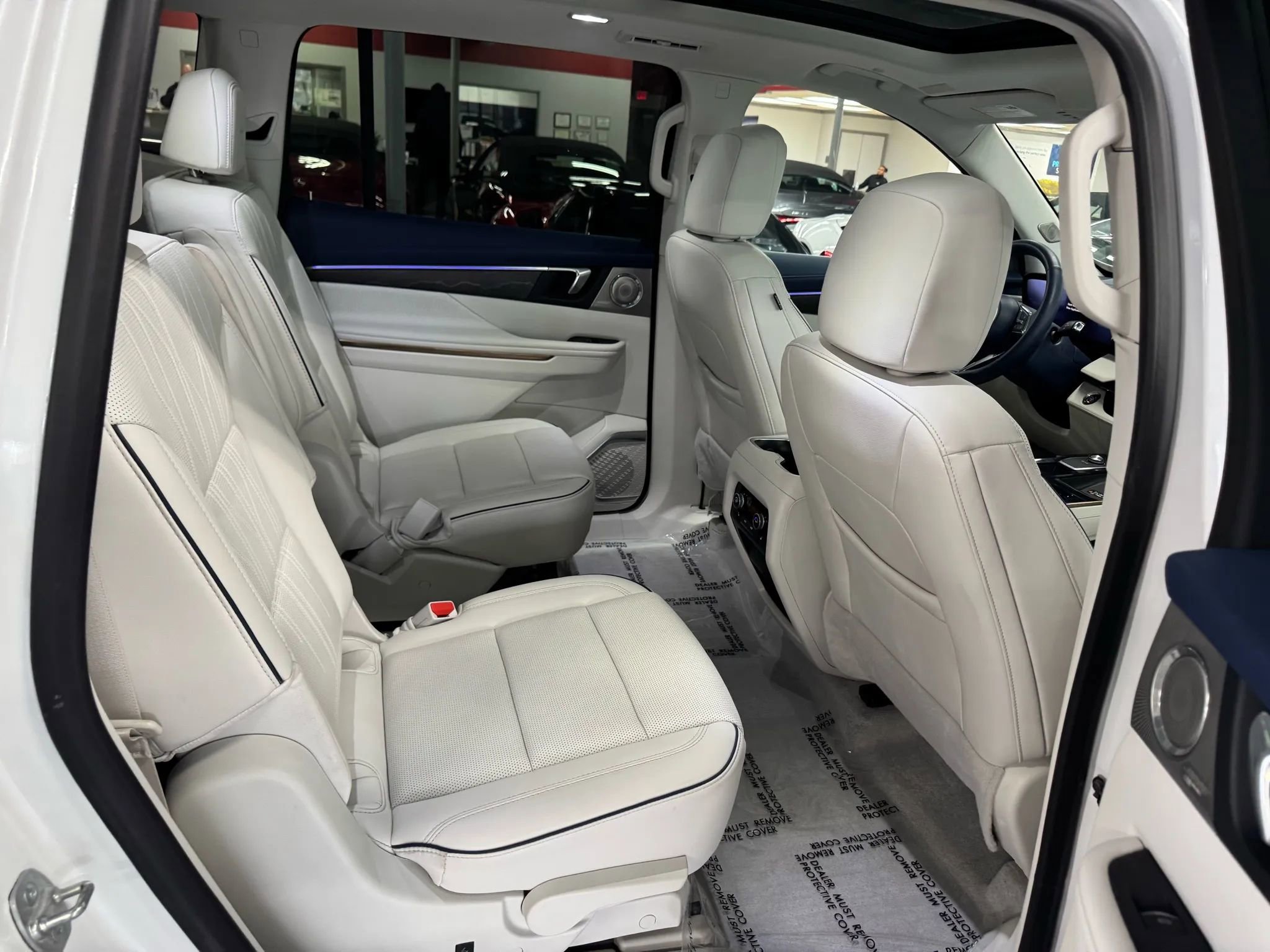 Used 2025 Buick Enclave Avenir w/ LPO, Floor Liner Package image 30