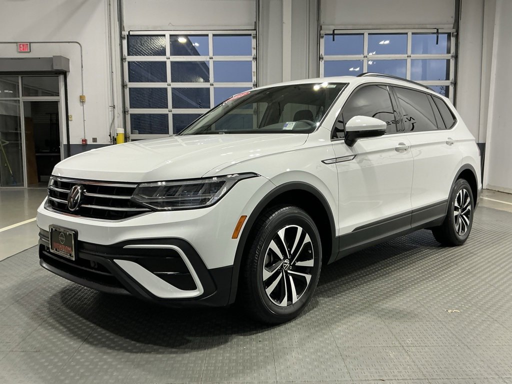 Used 2023 Volkswagen Tiguan S image 2