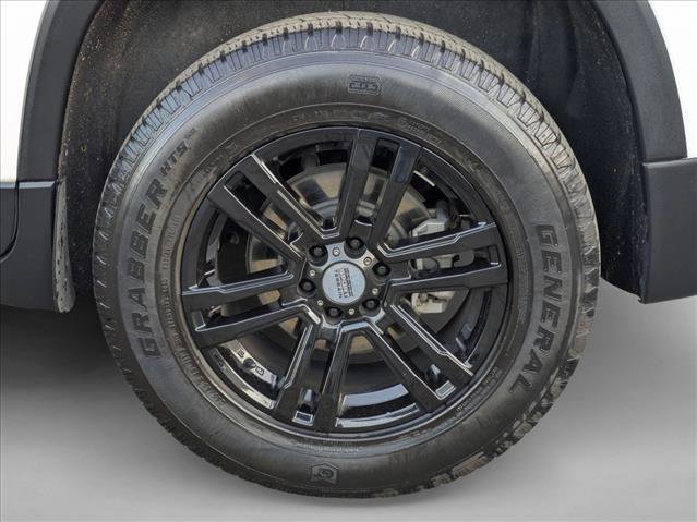 Used 2020 Chevrolet Traverse LT image 25