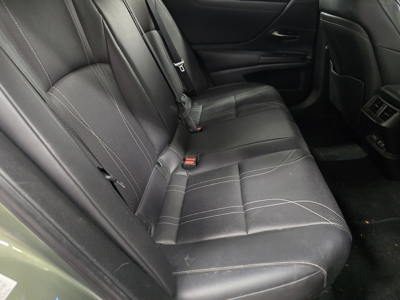 Used 2019 Lexus ES 300h w/ Accessory Package 2 image 19