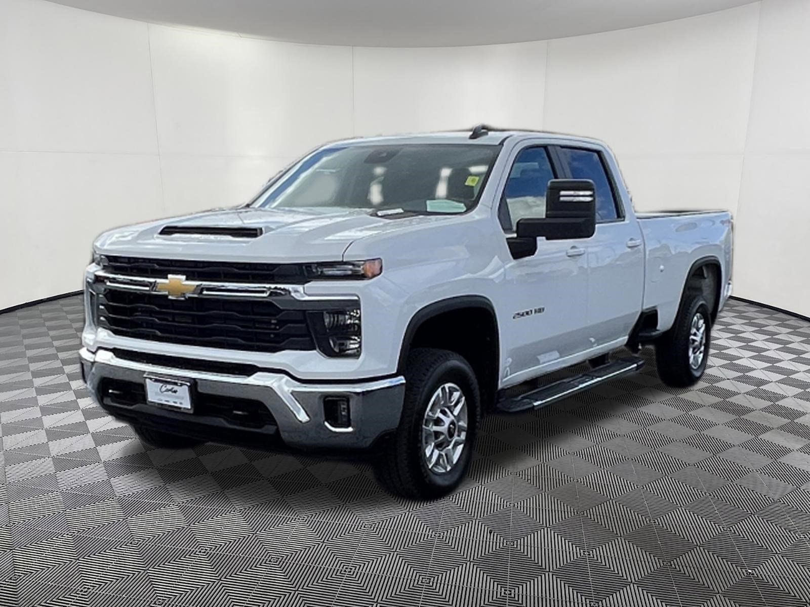 Used 2025 Chevrolet Silverado 2500 LT w/ Convenience Package AWD/4WD image 3