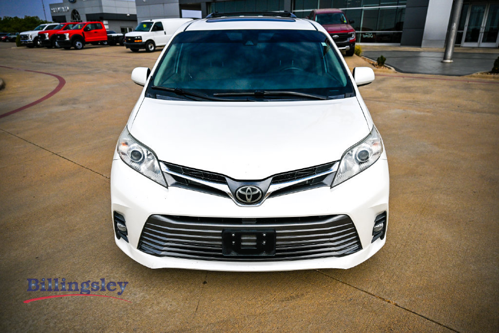 Used 2020 Toyota Sienna XLE Premium FWD image 2