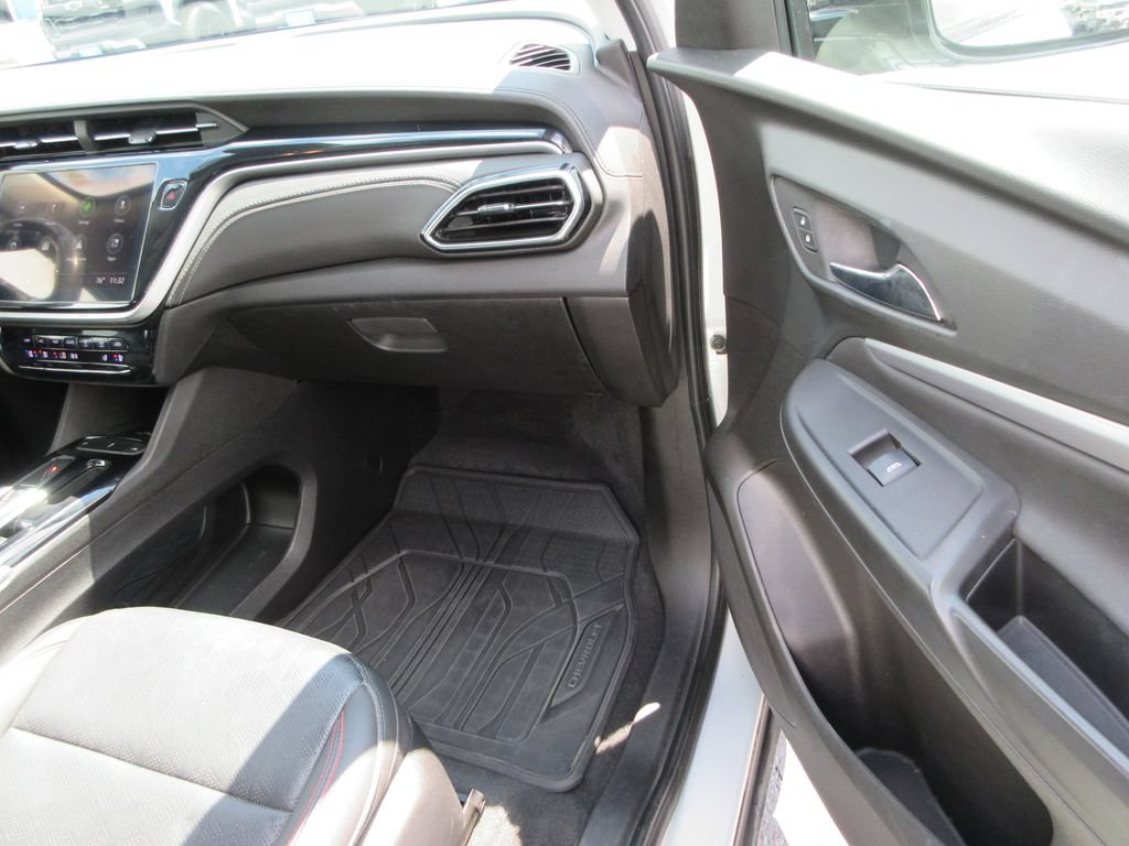 Certified 2023 Chevrolet Bolt EUV LT w/ Convenience Package FWD image 17