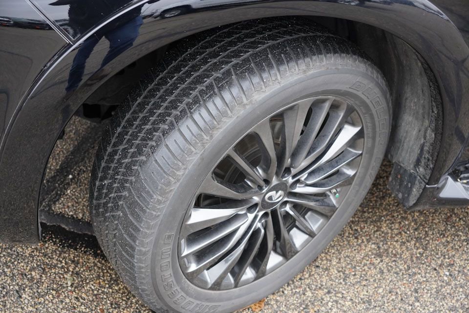 Used 2023 INFINITI QX80 Sensory w/ All-Season Package image 13