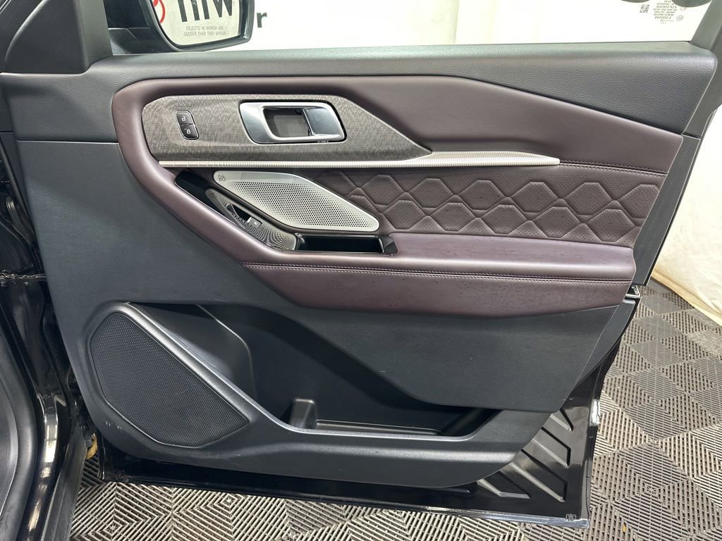 Used 2025 Ford Explorer Platinum w/ LUX Leather Package AWD/4WD image 9