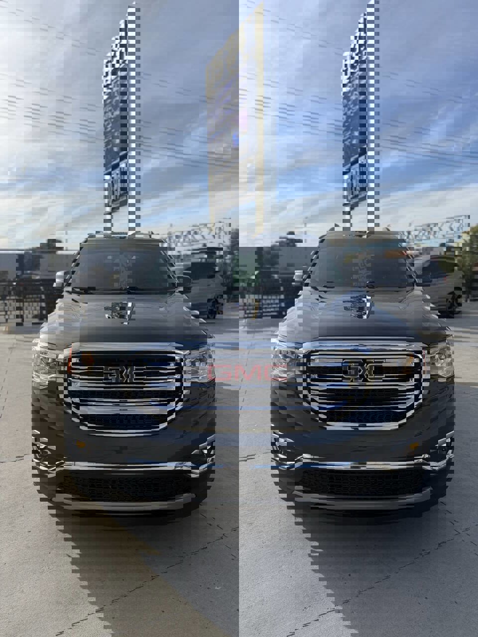 Used 2019 GMC Acadia SLT w/ LPO, Floor Liner Package image 2