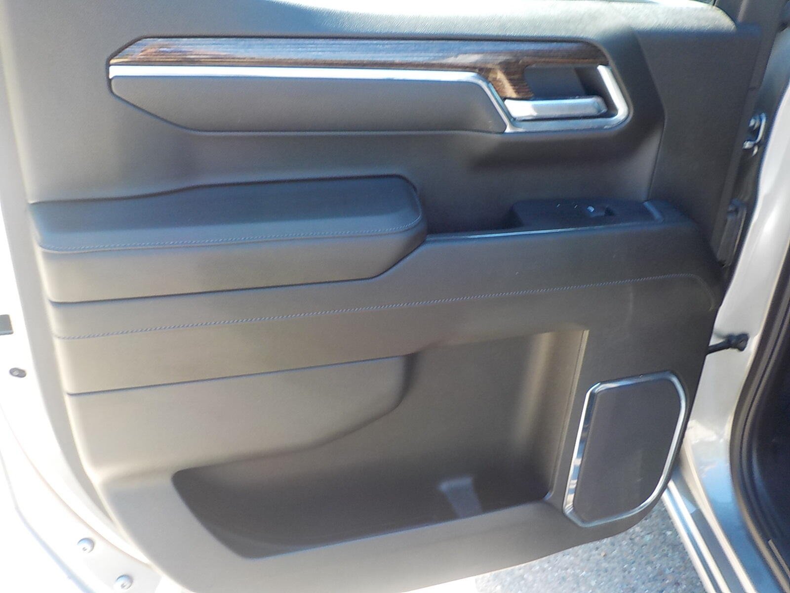 Used 2025 GMC Sierra 1500 Elevation w/ Preferred Package AWD/4WD image 18