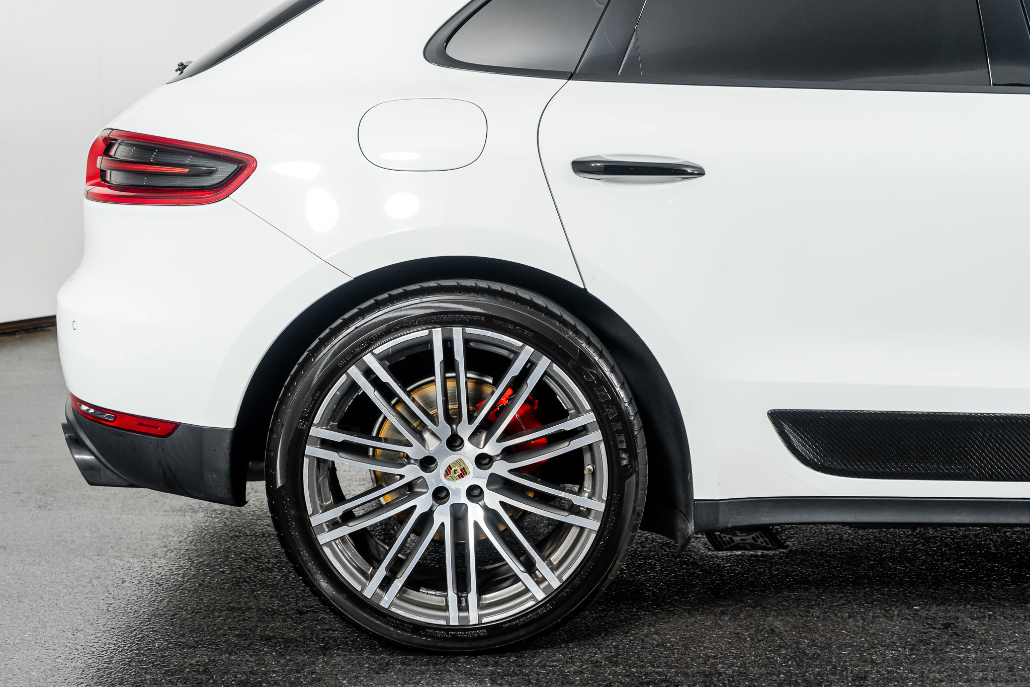 Used 2017 Porsche Macan S image 8