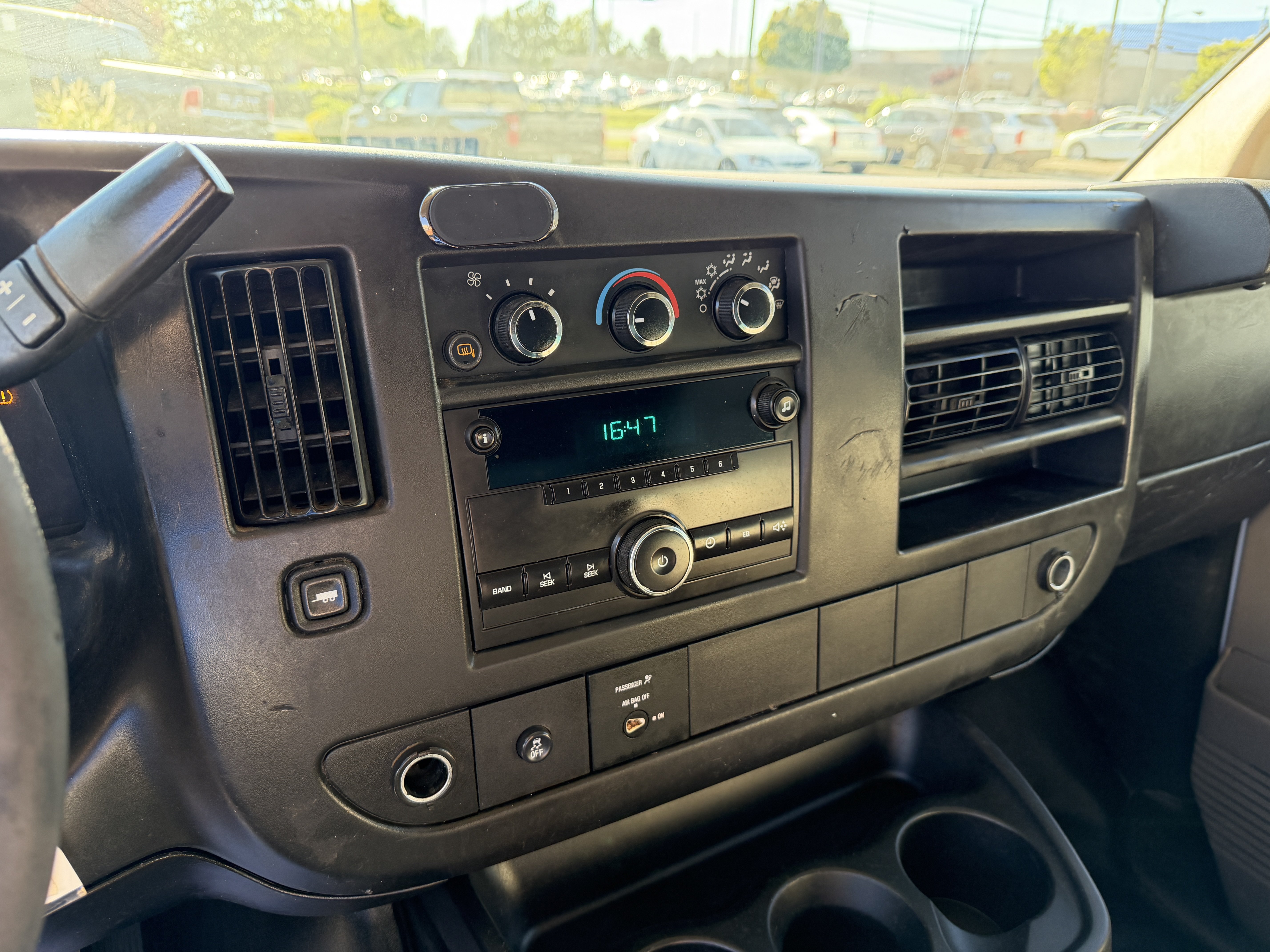 Used 2014 Chevrolet Express 2500 RWD image 17