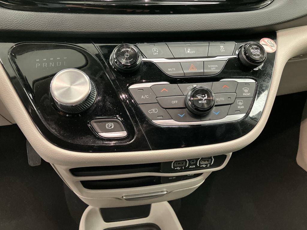 Used 2022 Chrysler Pacifica Touring-L FWD image 12