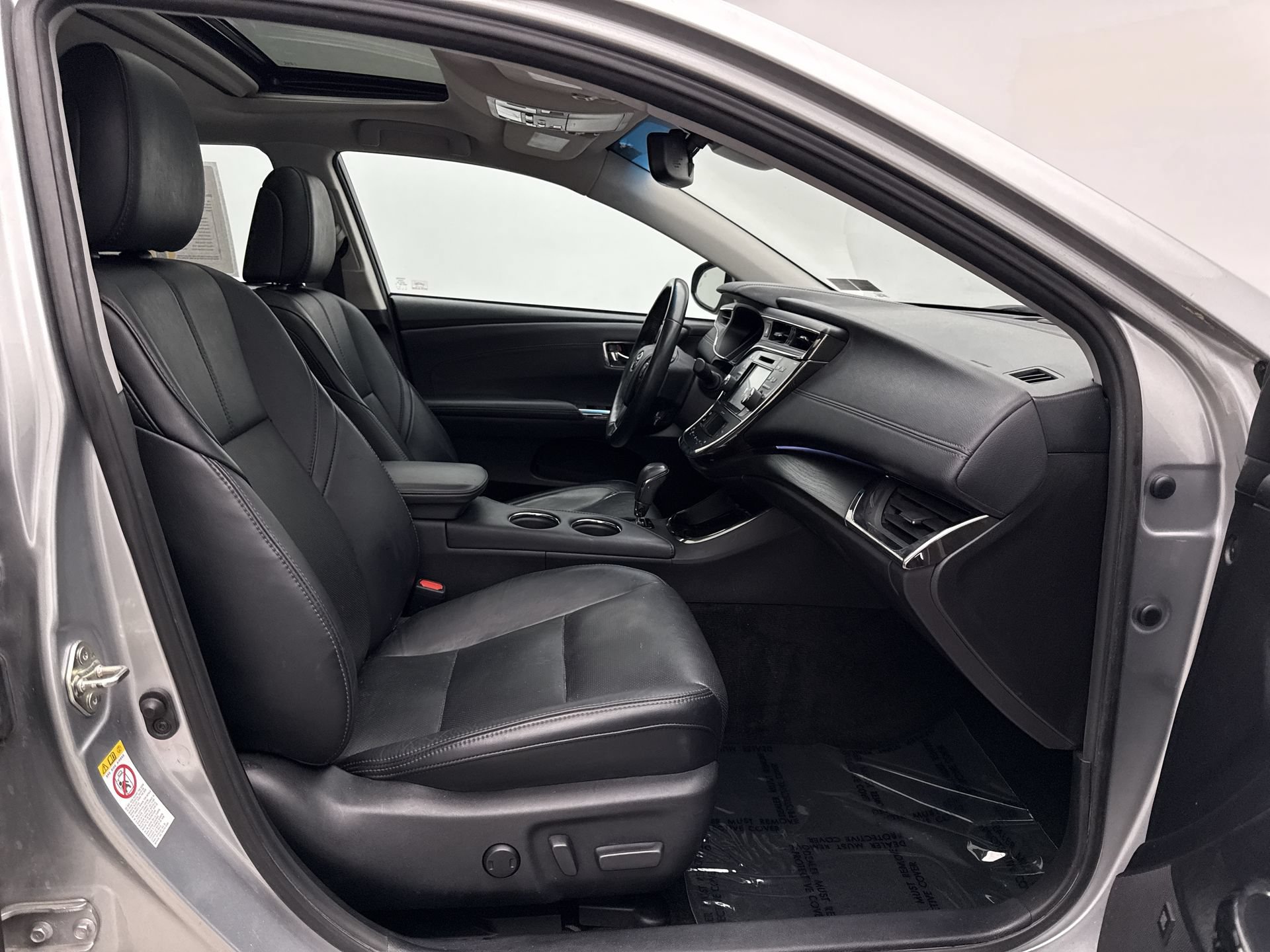 Used 2017 Toyota Avalon Limited w/ All Weather Liner Package FWD image 18