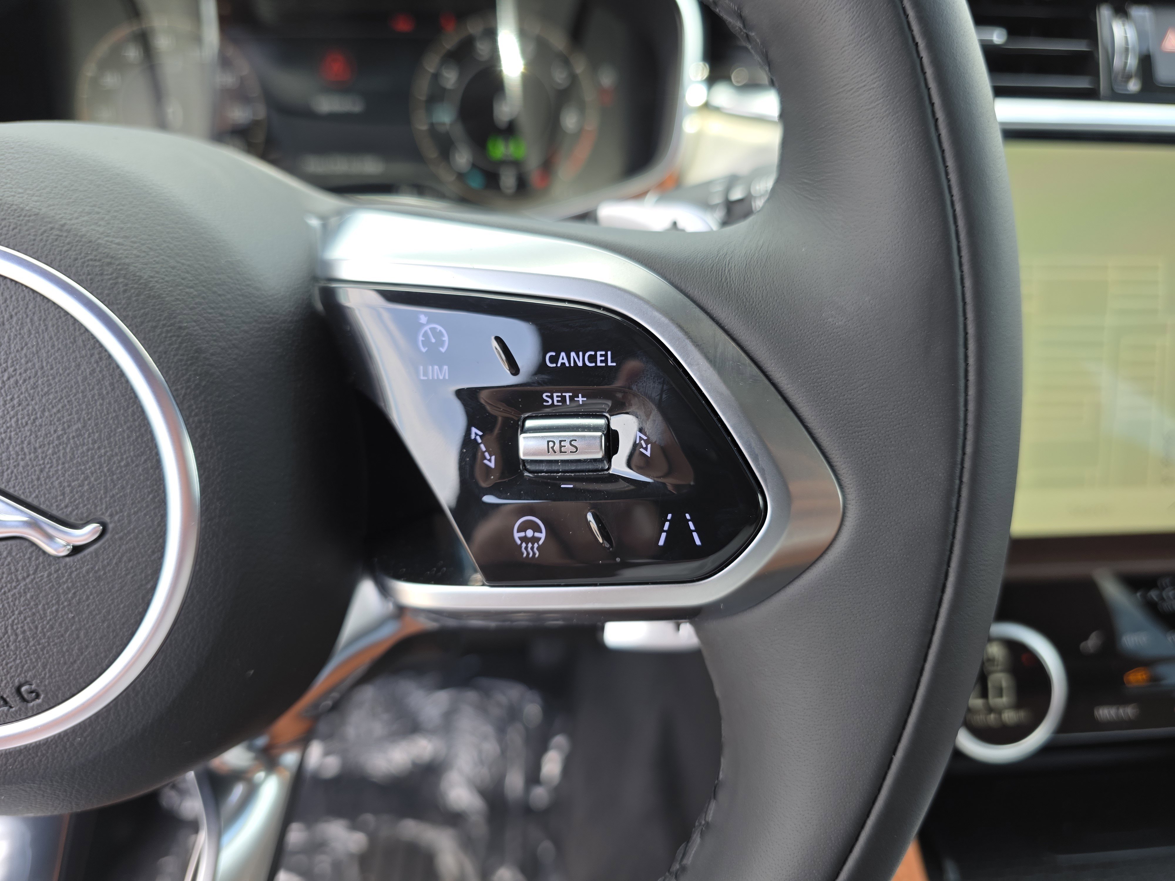 New 2026 Jaguar F-PACE R-Dynamic S image 32