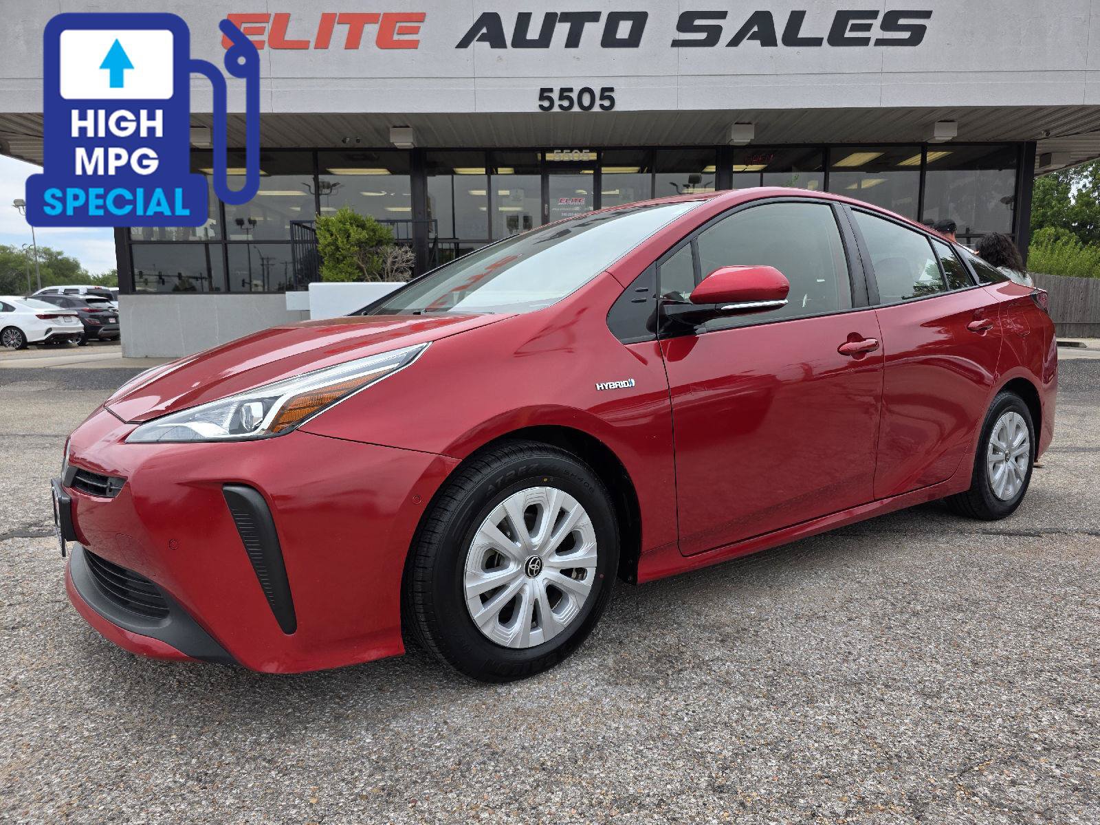 Used 2019 Toyota Prius LE FWD image 1