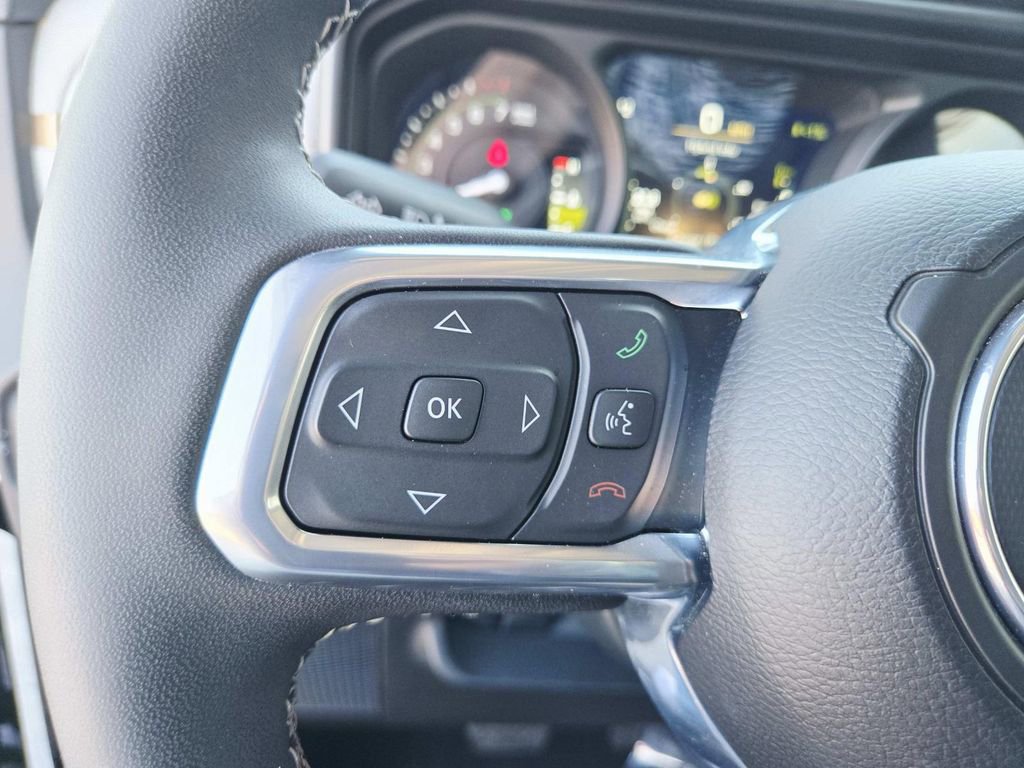 Used 2025 Jeep Wrangler Unlimited Sahara image 22