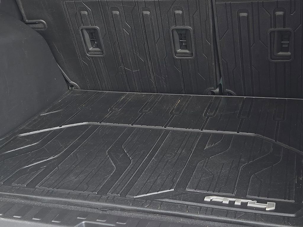 Used 2024 GMC Terrain AT4 w/ Tech Package AWD/4WD image 8
