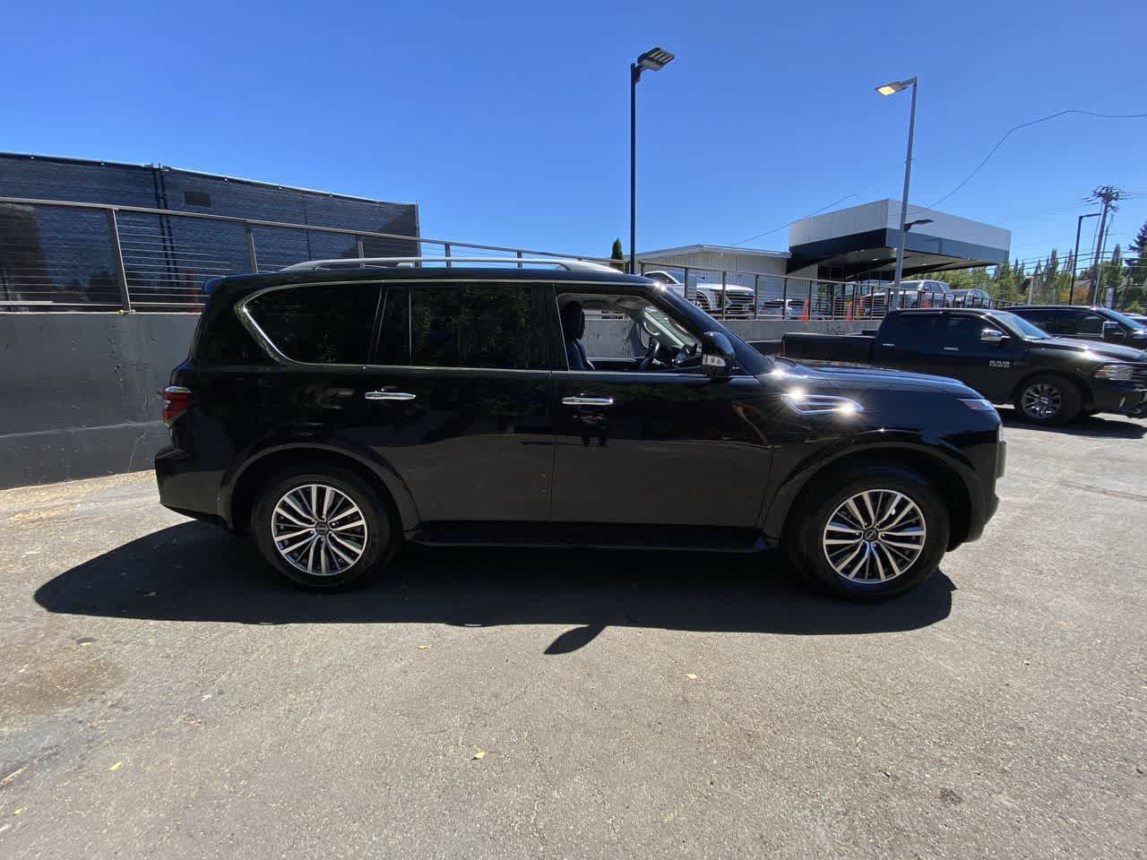 Used 2024 Nissan Armada SL w/ Captain's Chairs Package AWD/4WD image 7