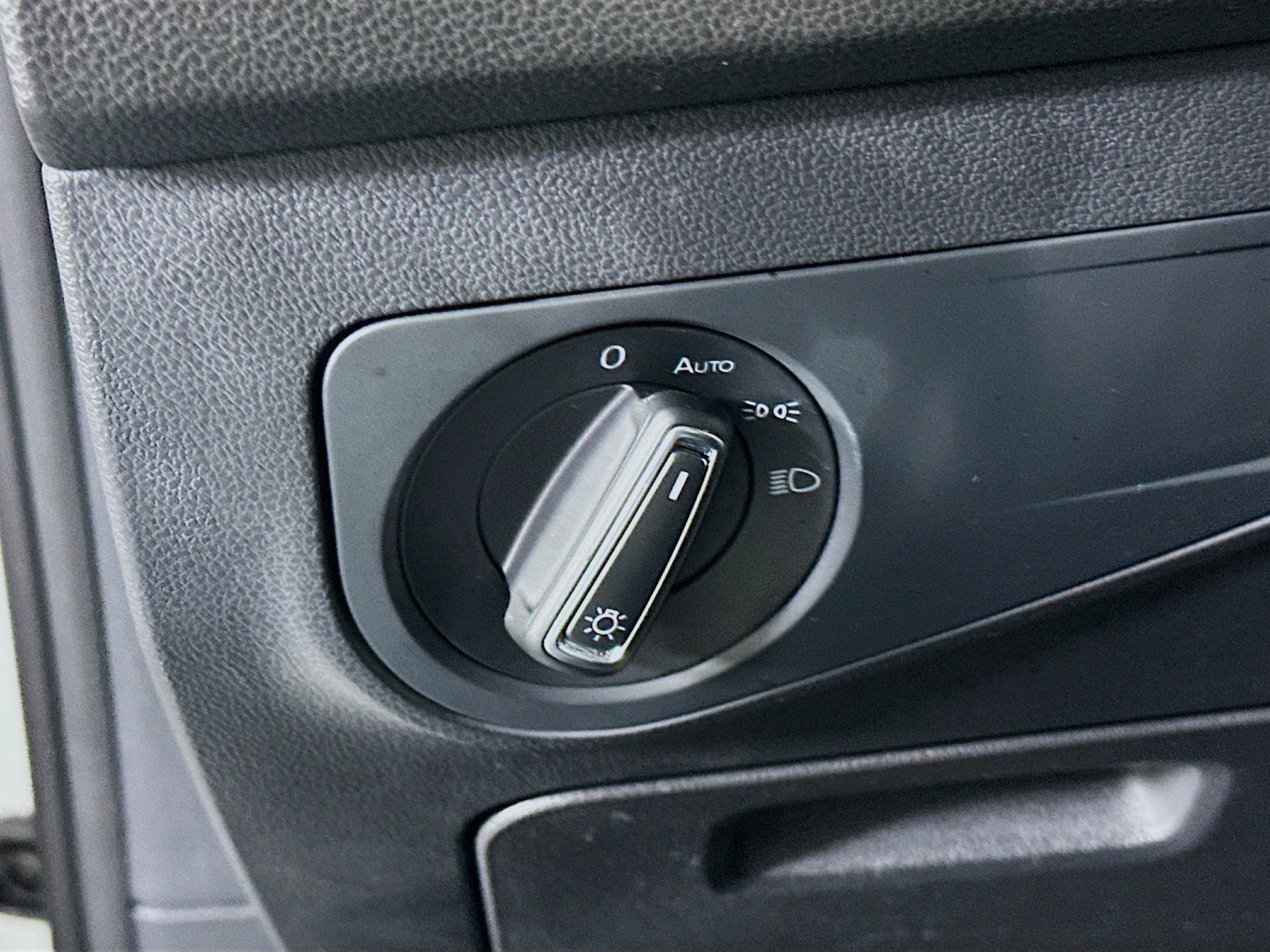 Used 2023 Volkswagen Tiguan SE image 17