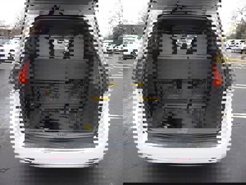 Used 2014 Toyota Sienna LE image 29