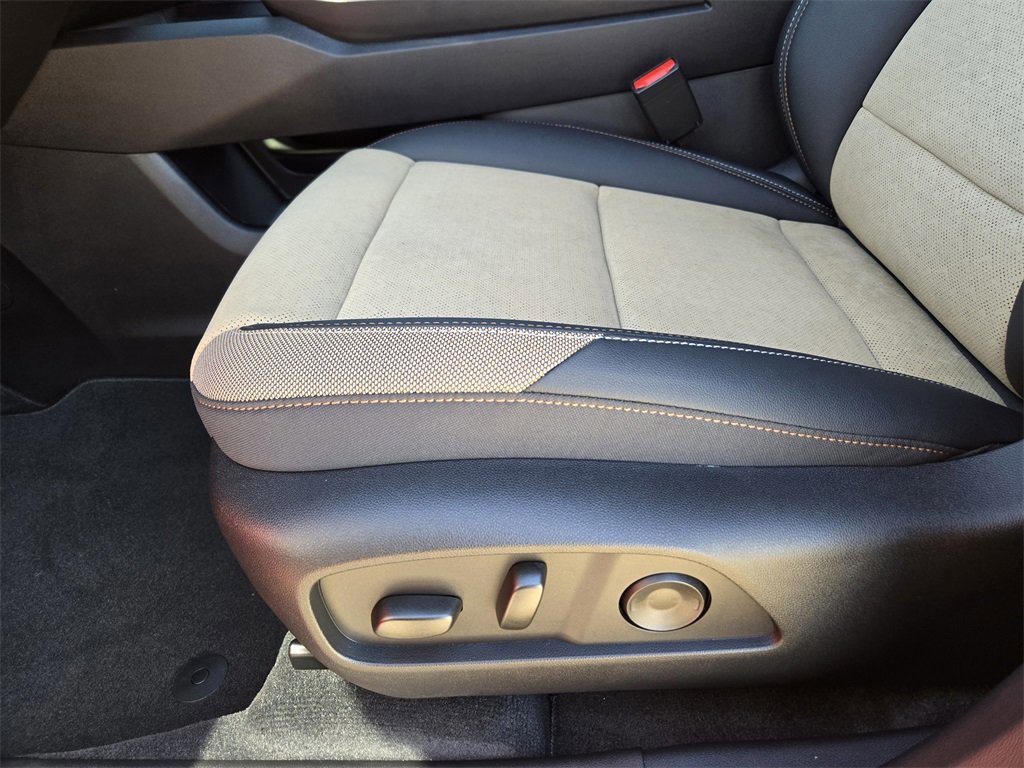 New 2026 Chevrolet Equinox ACTIV w/ Convenience Package III image 13