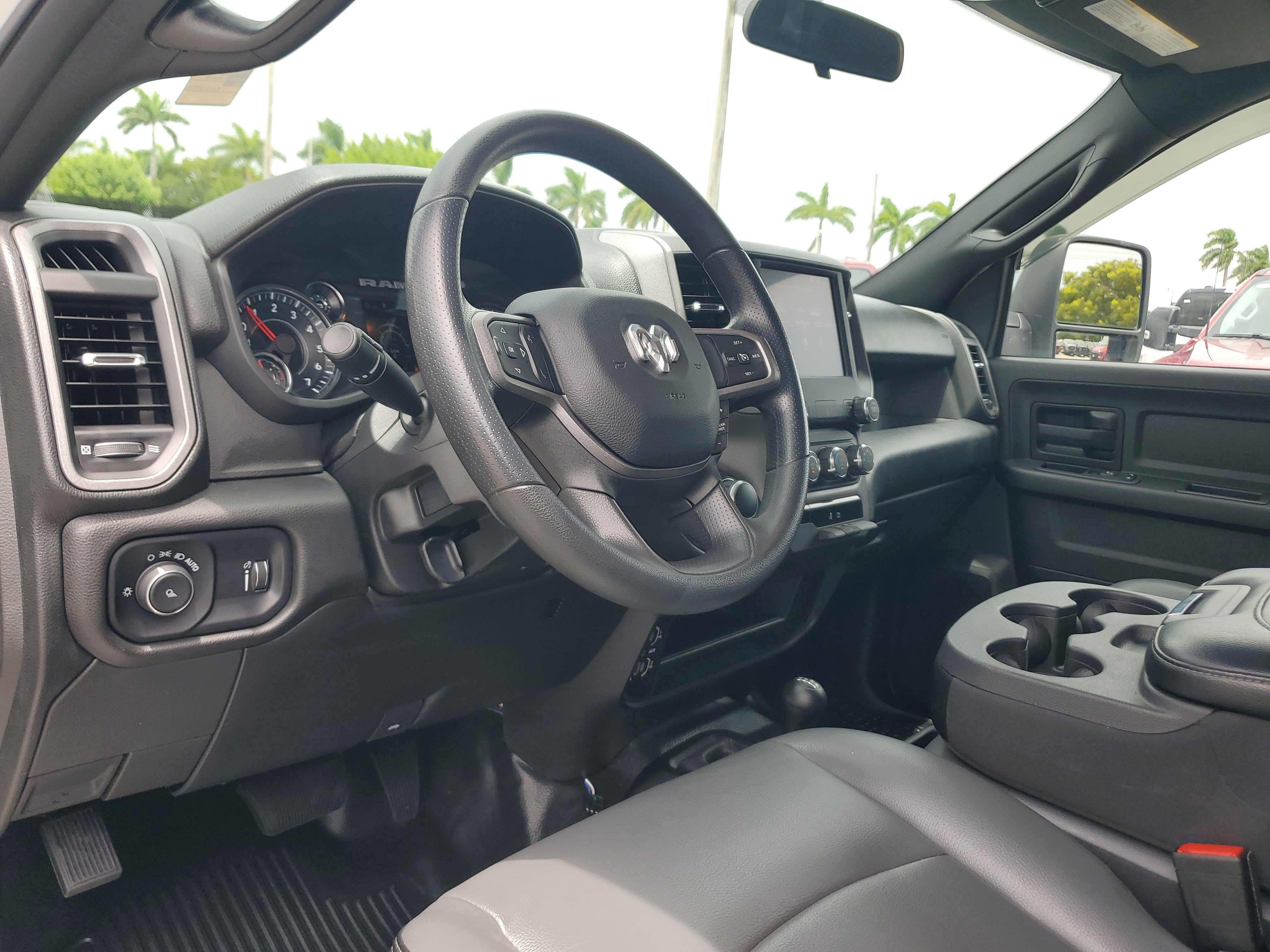 Used 2024 RAM 2500 Tradesman w/ Chrome Appearance Group image 9