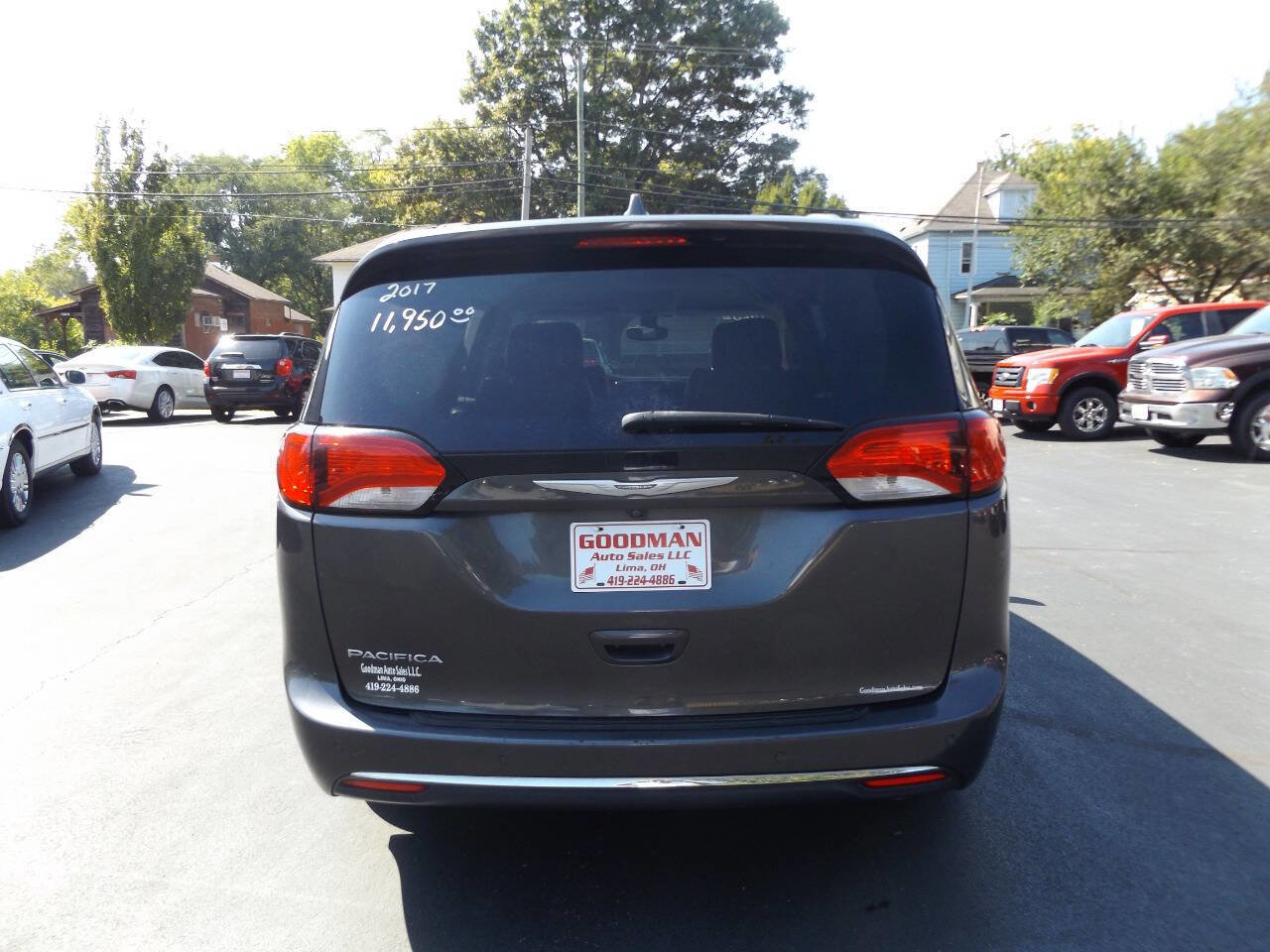 Used 2017 Chrysler Pacifica Touring-L image 7