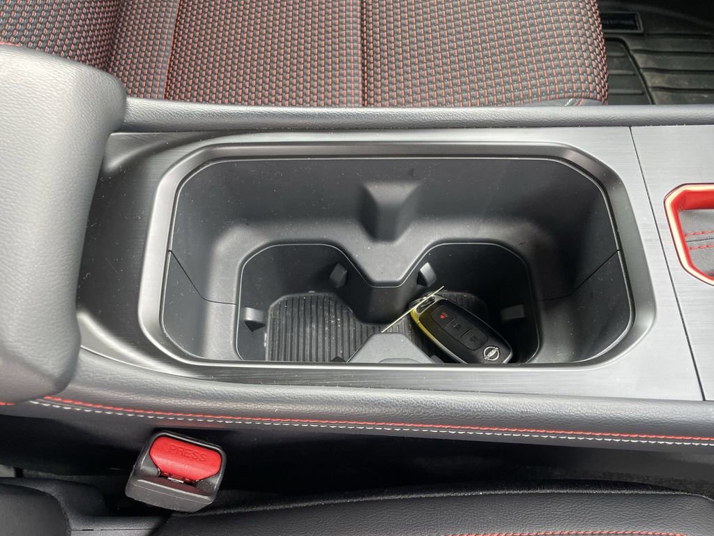 Used 2025 Nissan Kicks SR image 28