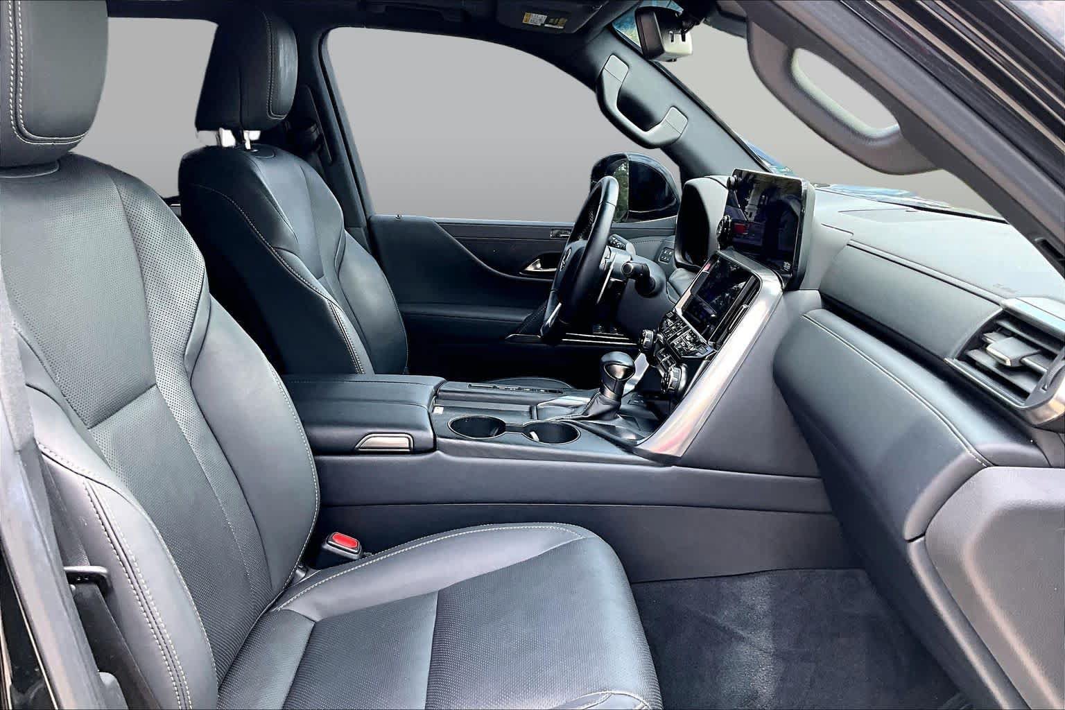 Used 2023 Lexus LX 600 4WD w/ Interior Upgrade Package image 9