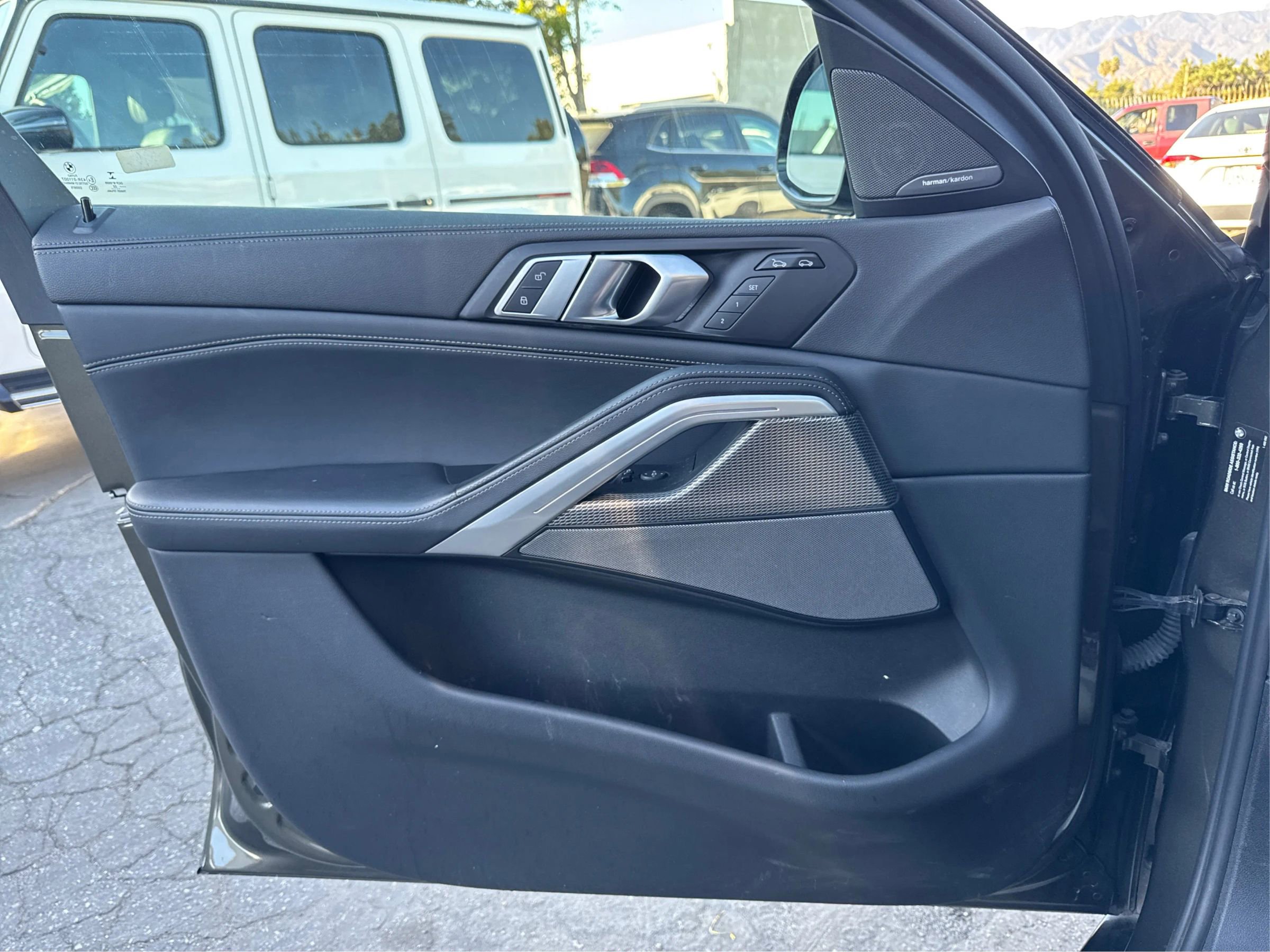 Used 2023 BMW X6 xDrive40i w/ M Sport Package image 18