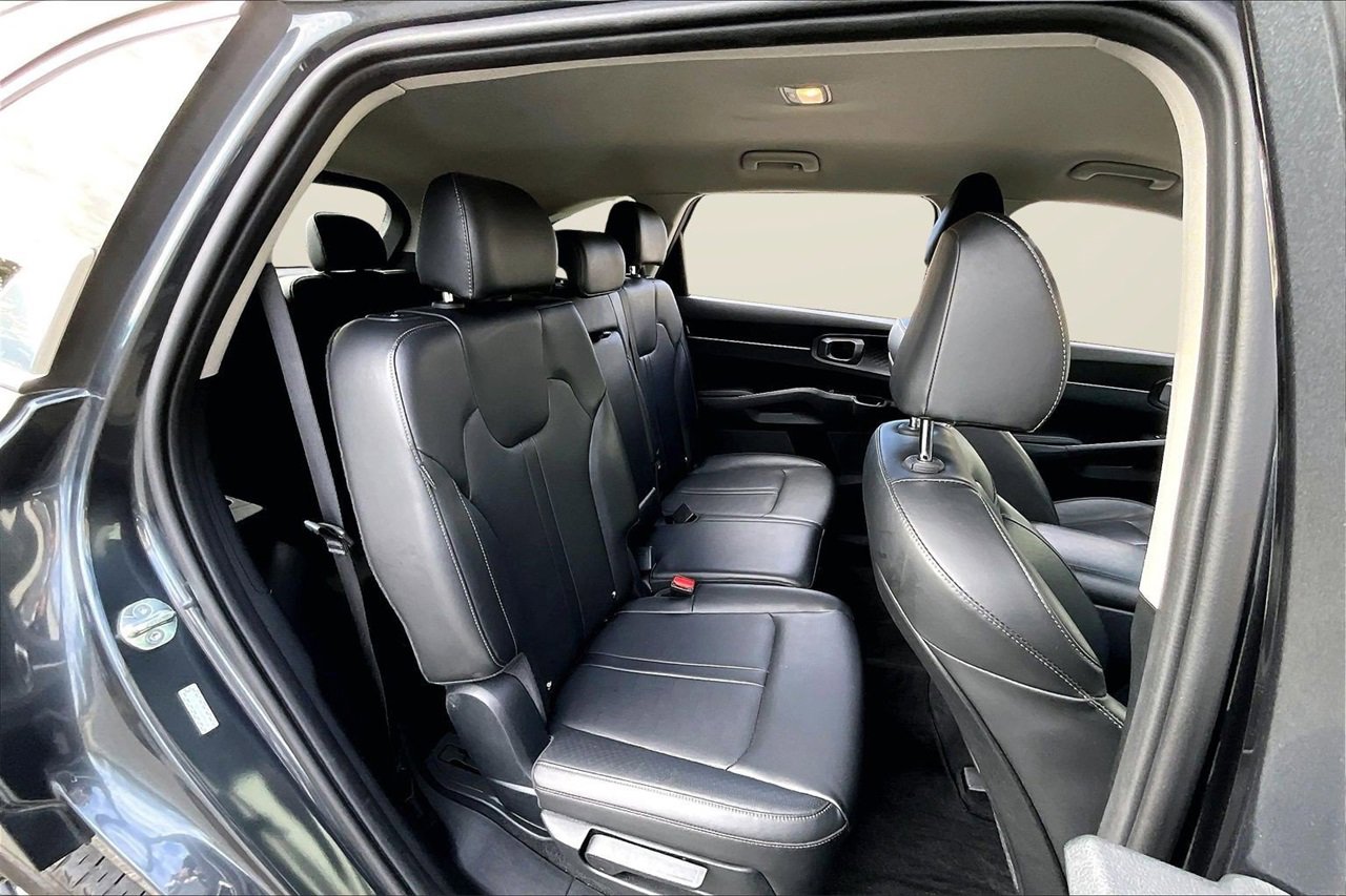 Used 2024 Kia Sorento S image 24