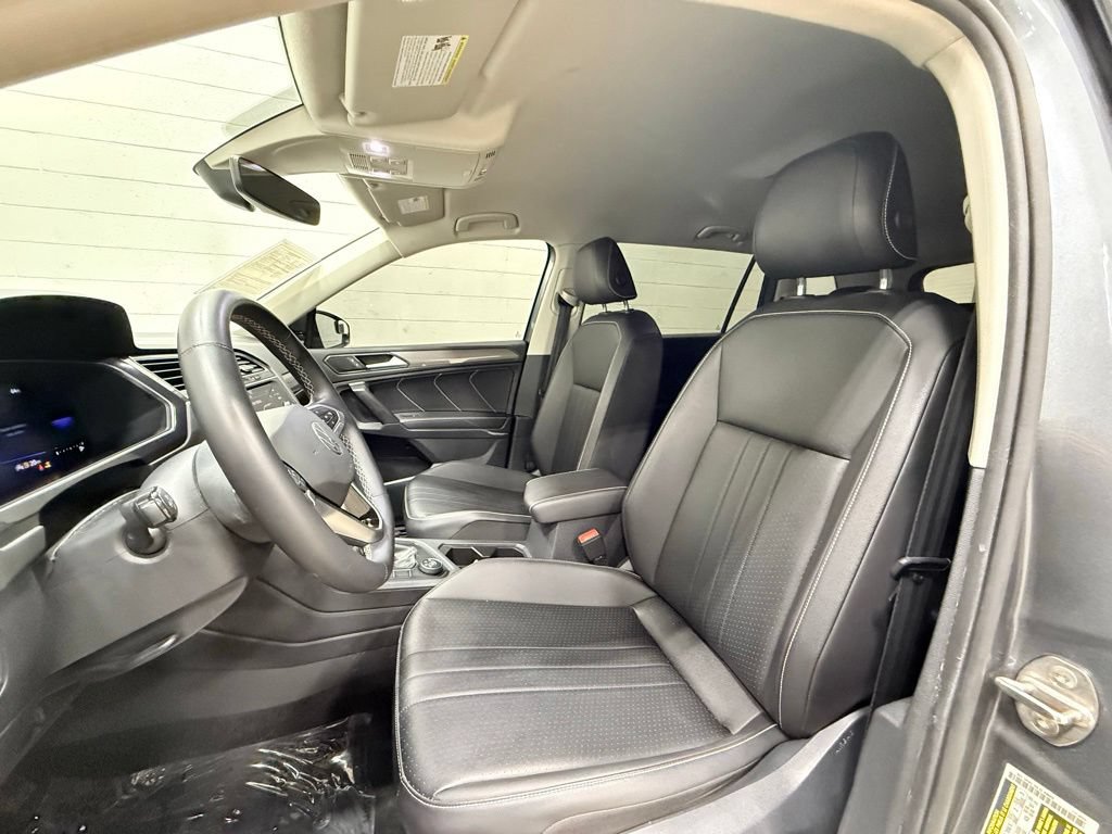 Used 2022 Volkswagen Tiguan SE AWD/4WD image 22