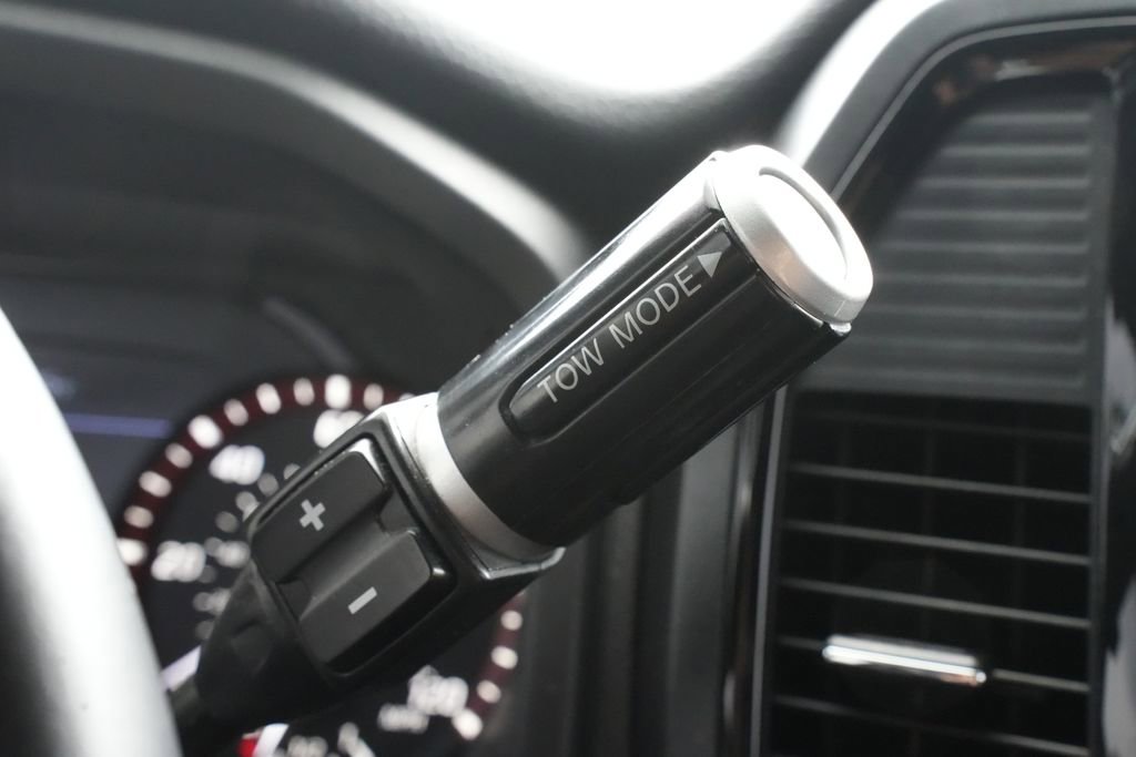 Used 2021 Nissan Titan PRO-4X w/ Pro-4x Convenience Package AWD/4WD image 12