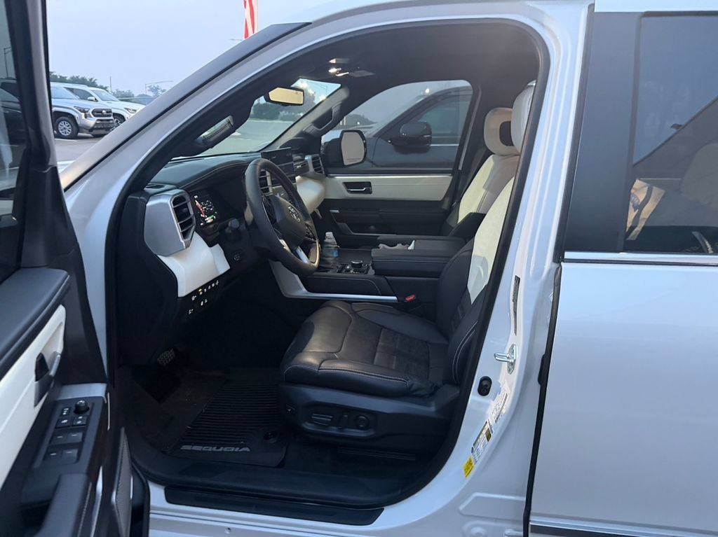 Used 2025 Toyota Sequoia Capstone AWD/4WD image 7