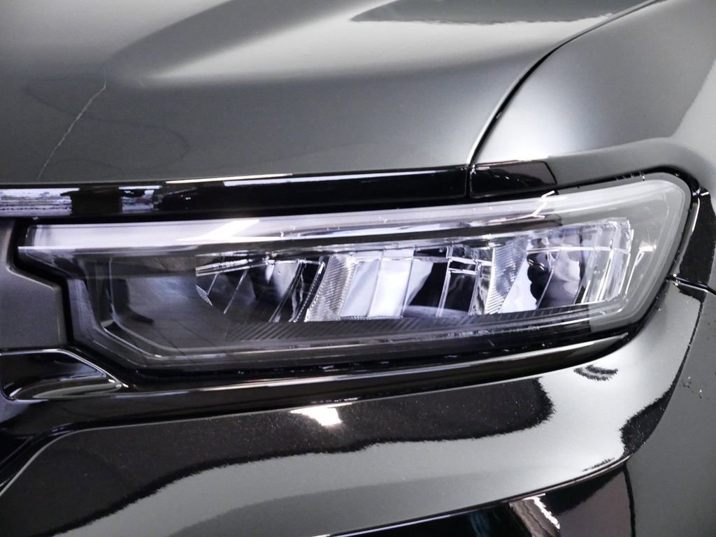 Certified 2024 Jeep Grand Cherokee Limited w/ Black Appearance Package image 21