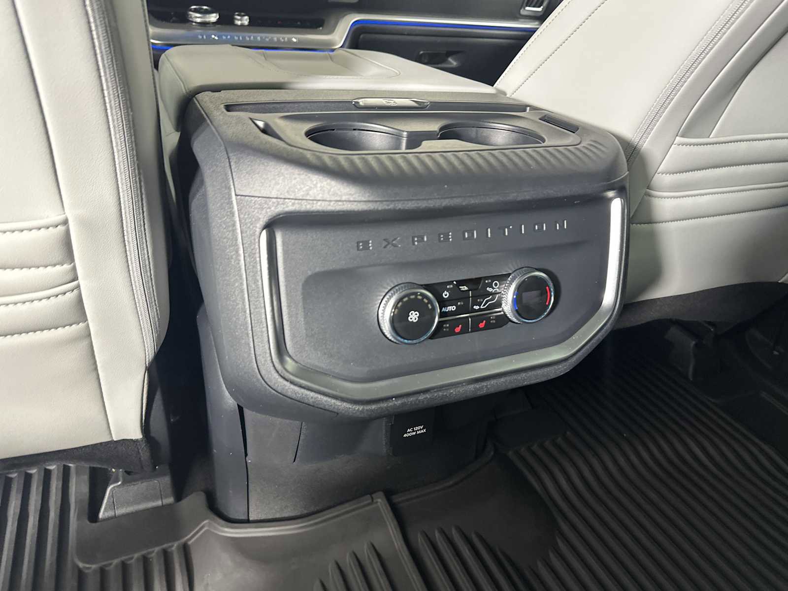 Used 2025 Ford Expedition Platinum image 26