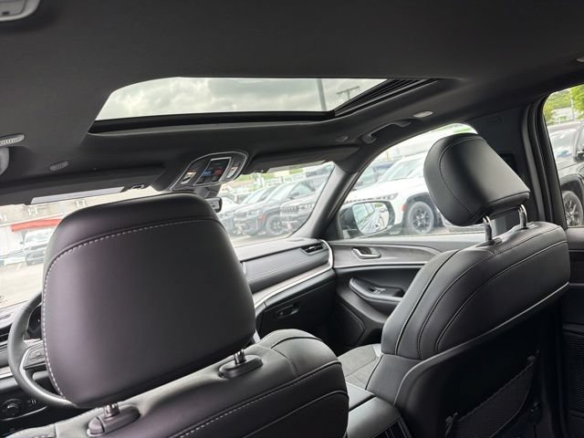 New 2026 Jeep Grand Cherokee Altitude AWD/4WD image 9