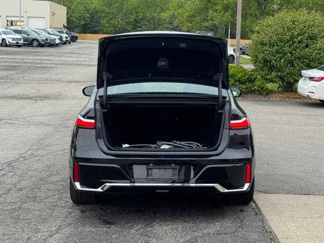 Certified 2025 BMW i7 xDrive60 AWD/4WD image 28