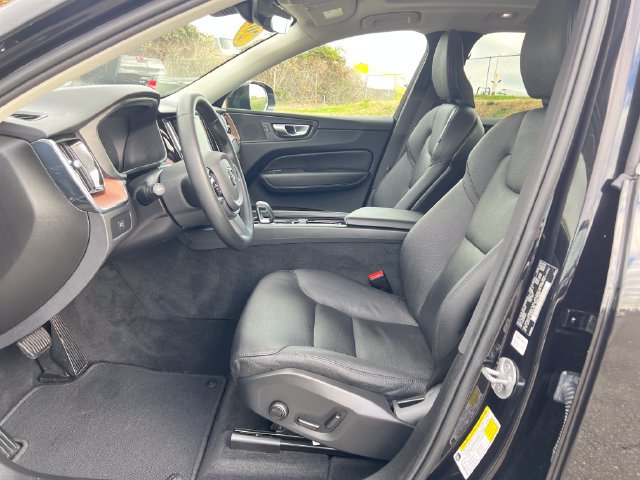 Used 2023 Volvo XC60 B5 Plus AWD/4WD image 15