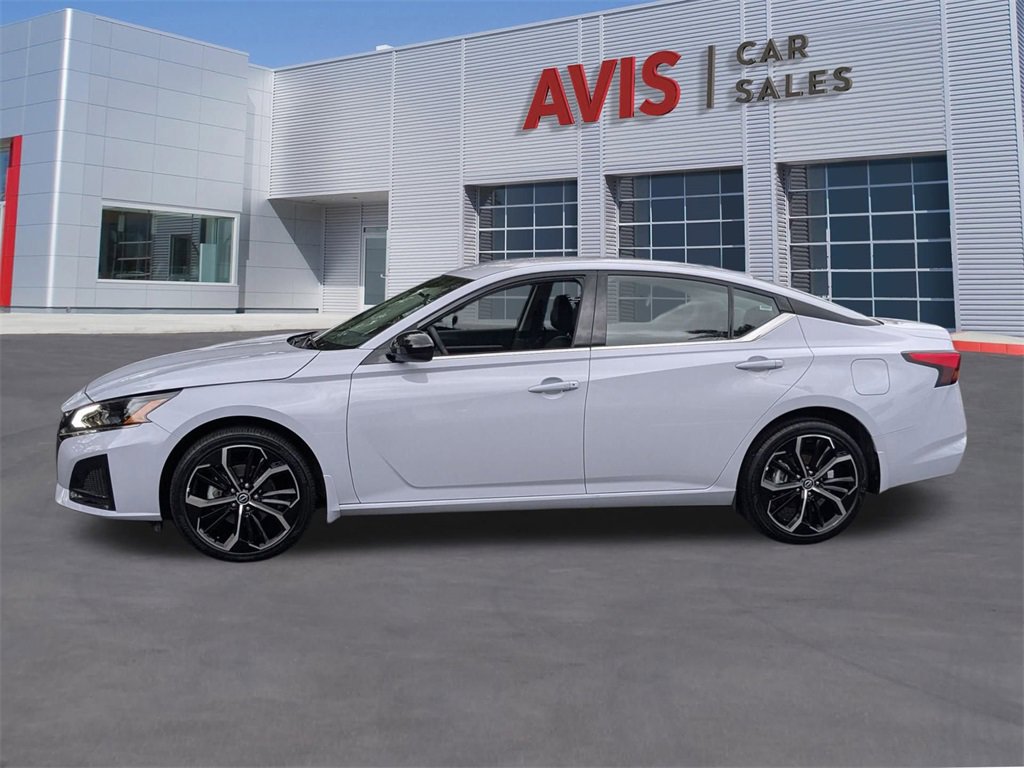 Used 2025 Nissan Altima 2.5 SR image 11