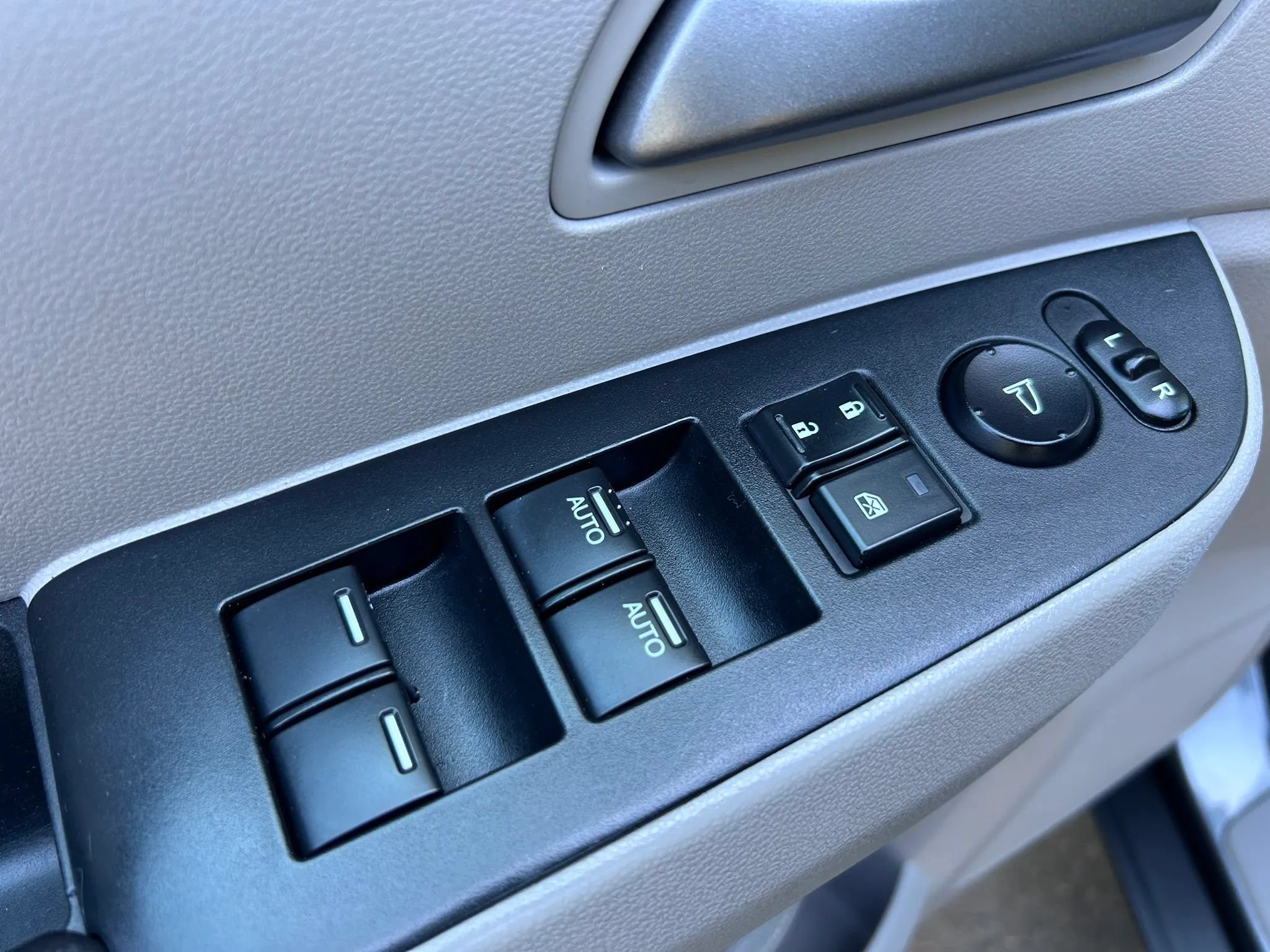 Used 2012 Honda Odyssey EX-L image 16