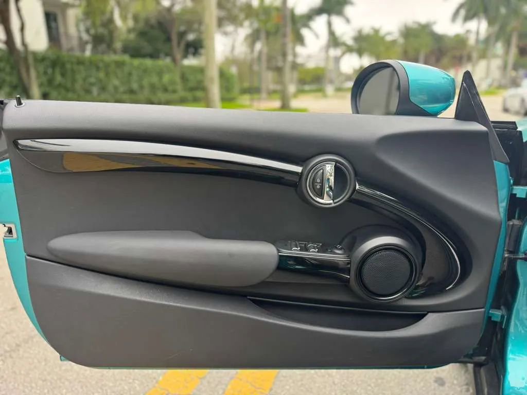 Used 2021 MINI Cooper Convertible w/ Signature Upholstery Package image 17