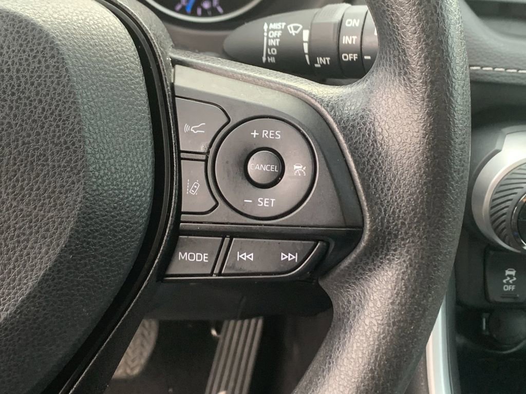 Used 2022 Toyota RAV4 XLE image 27