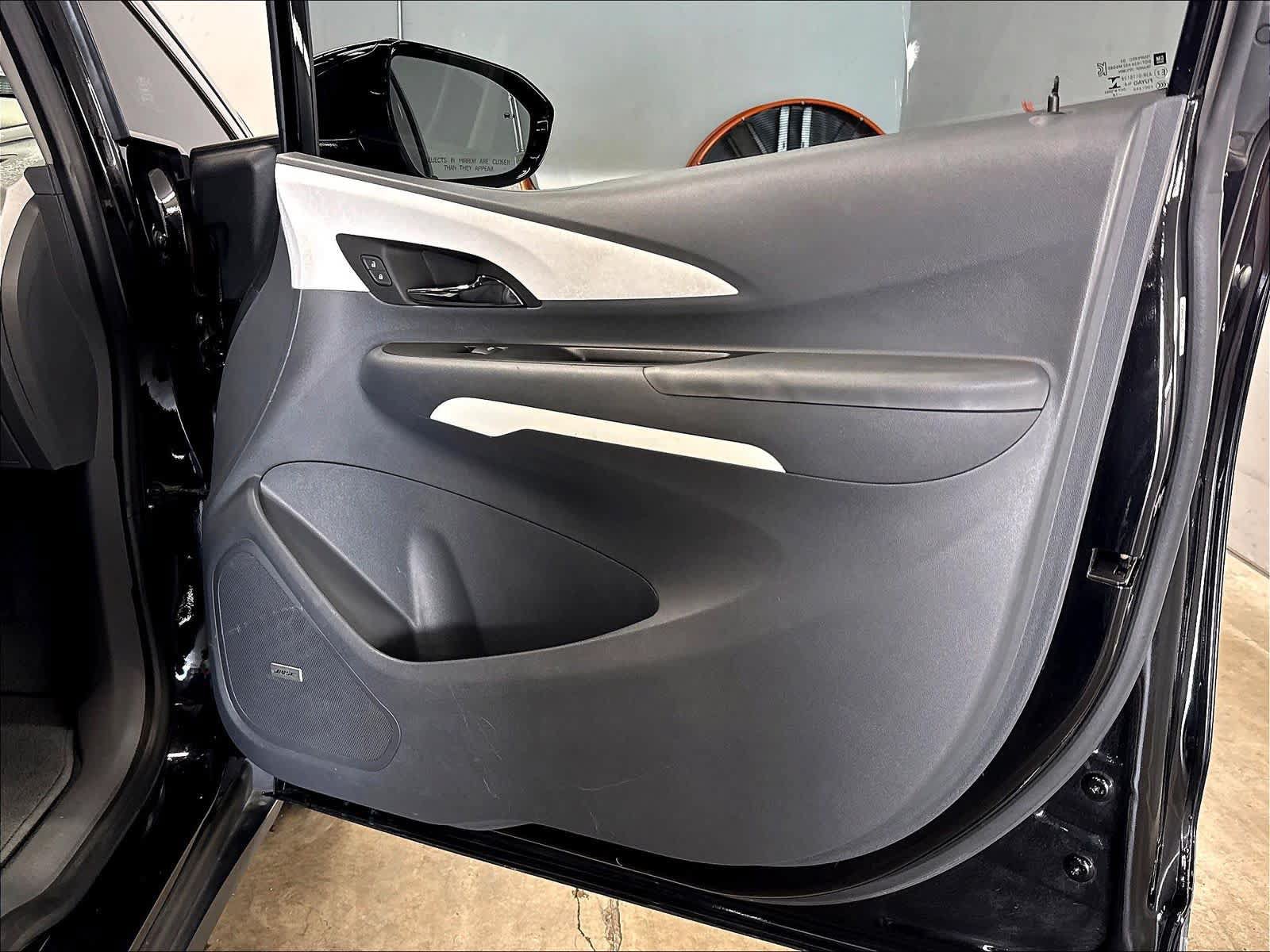 Used 2018 Chevrolet Bolt Premier w/ Driver Confidence II Package FWD image 25