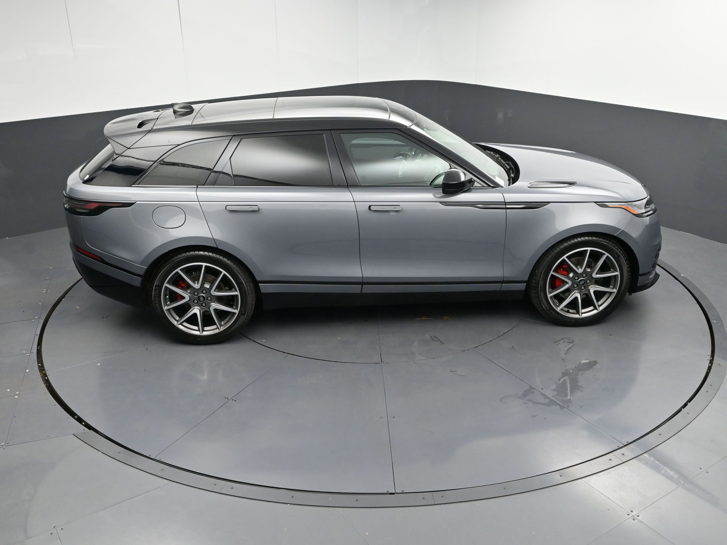 New 2025 Land Rover Range Rover Velar Dynamic SE image 36