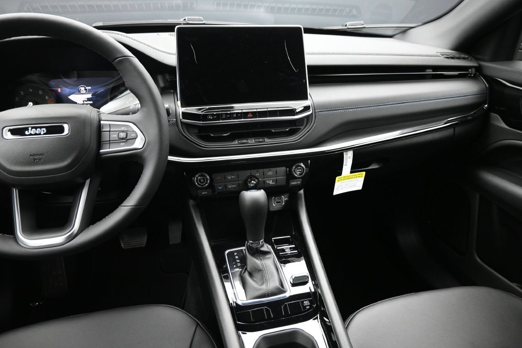 New 2026 Jeep Compass Latitude AWD/4WD image 4