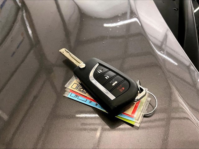 Used 2022 Toyota Camry SE FWD image 9