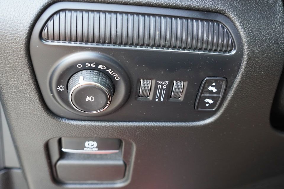 Used 2024 Jeep Wagoneer Series II w/ Flexible Seating Group image 29