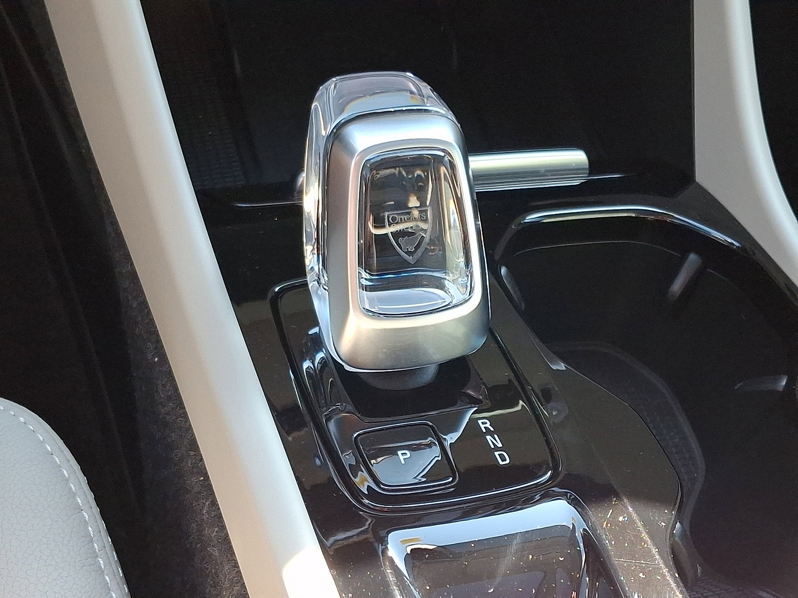 Used 2024 Volvo XC40 B5 Plus w/ Climate Package image 16