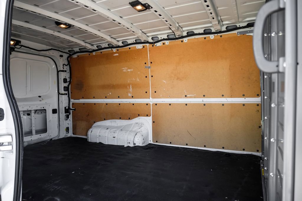 Used 2017 Nissan NV 2500 SV image 30