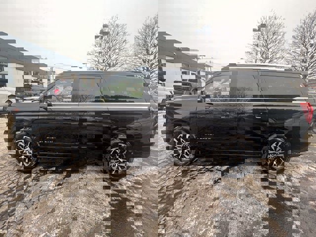 Used 2025 Ford Expedition Max Platinum image 4