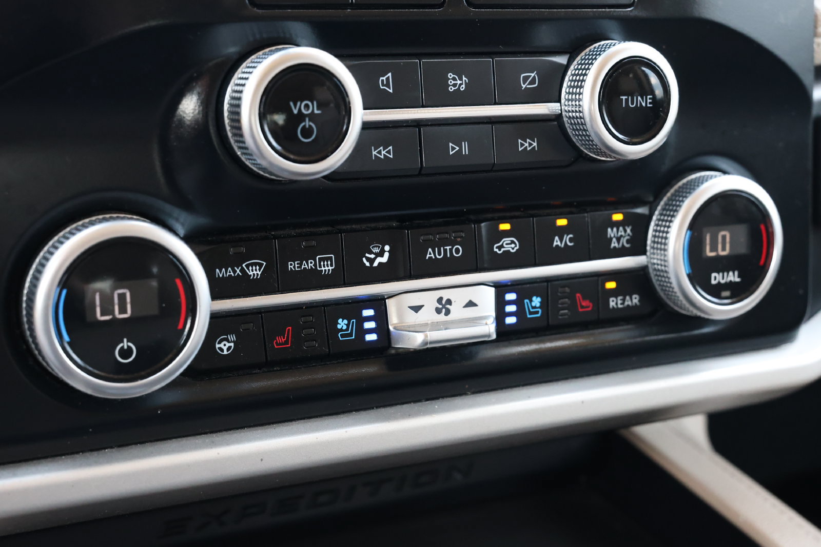 Used 2024 Ford Expedition Limited RWD image 23